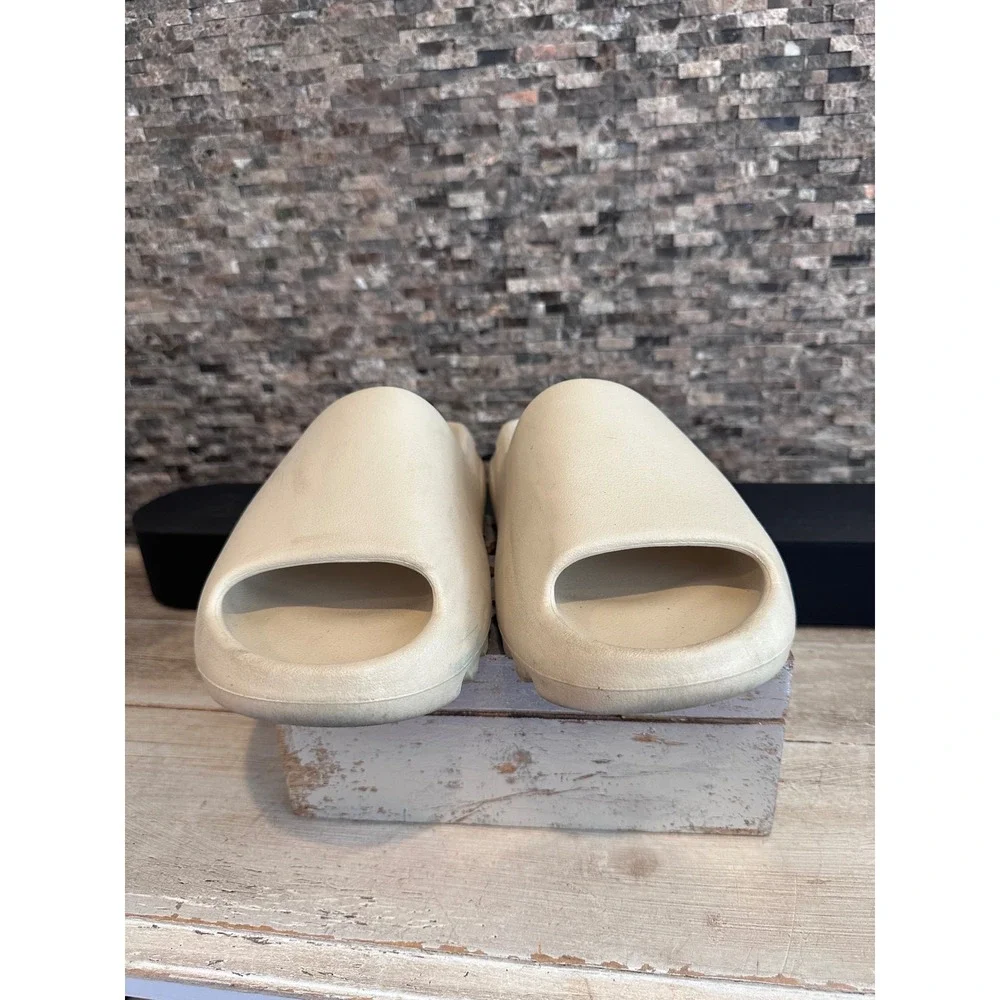 Adidas Yeezy Slide Bone Sand Mens Size 9 US Foam Slip On Sandals GZ5554